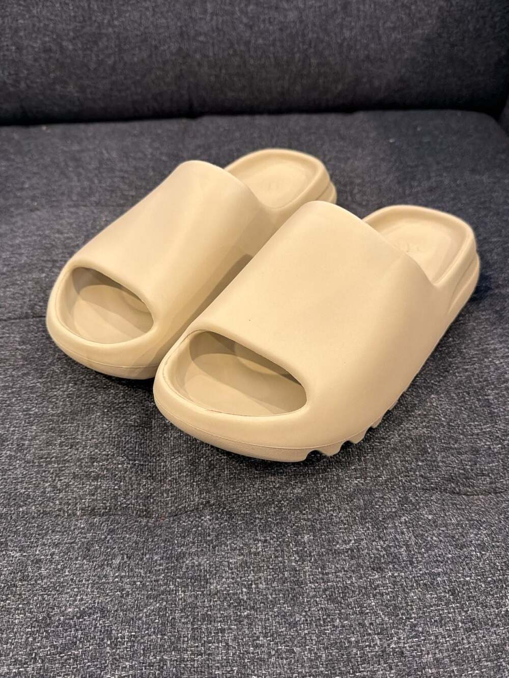 Adidas Yeezy Slides 'Pure’ - Size 7M - no box.